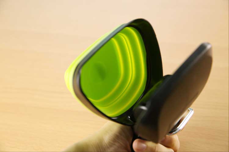 Foldable Dog Pooper Scooper with Biodegradable Bags – Portable Pet Waste Picker for Travel & Outdoor Use